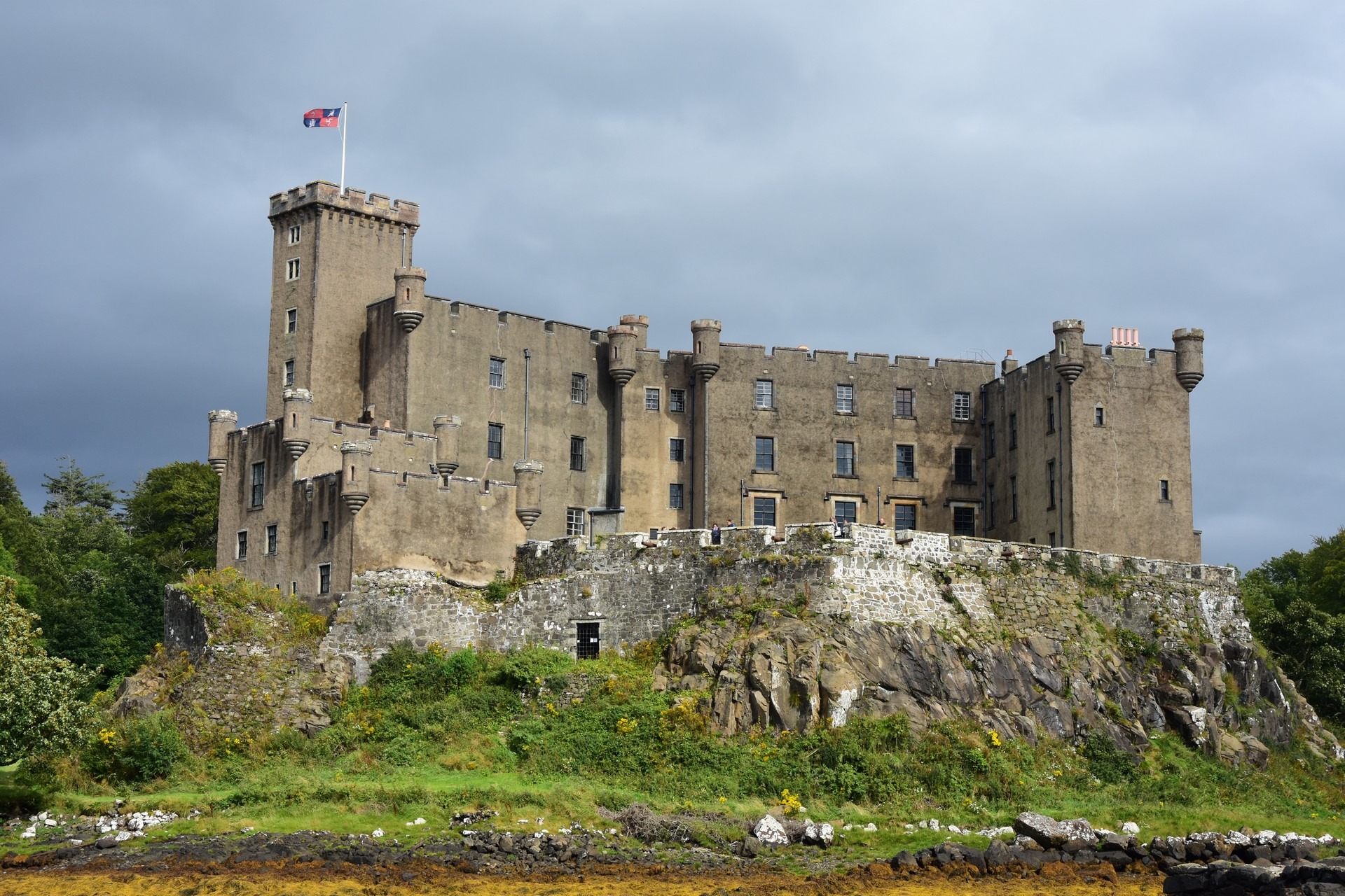 Scotland 2019 – day 5, Isle of Sky – Dunvegan Castle – Neist Point – Dun Beag Broch